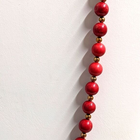 Vintage Red Howelite Bead w/ small Brass Bead Accents Necklace 28" Long - Picture 10 of 10
